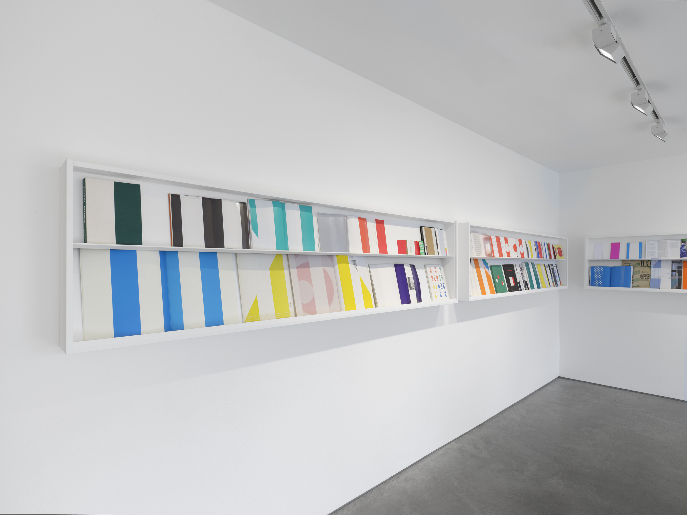 Lisson Street: Daniel Buren – Pages in situ artwork