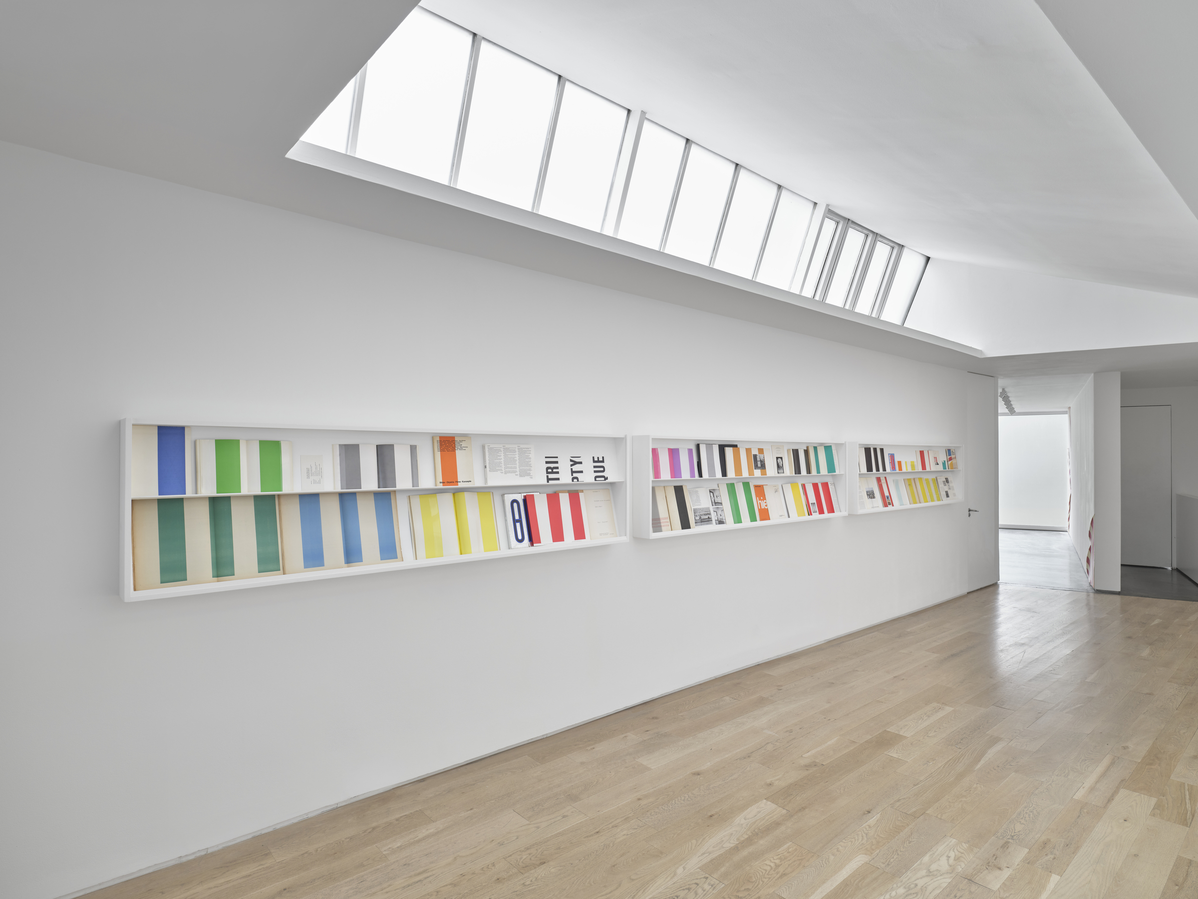 Lisson Street: Daniel Buren – Pages in situ artwork